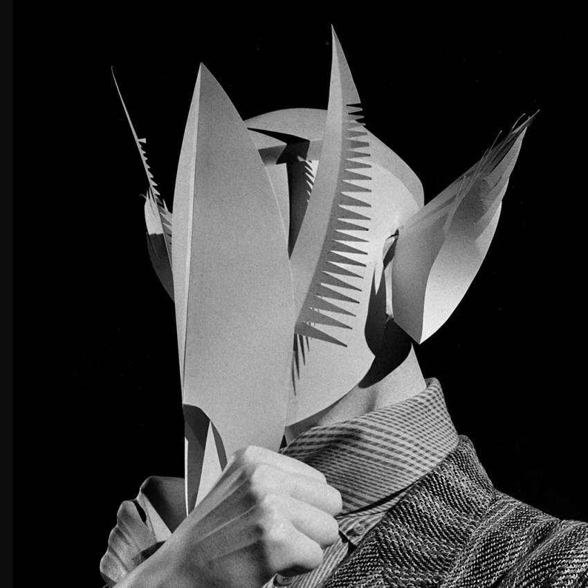 Issey Miyake à la Conciergerie  Induxia Anne garde.jpg